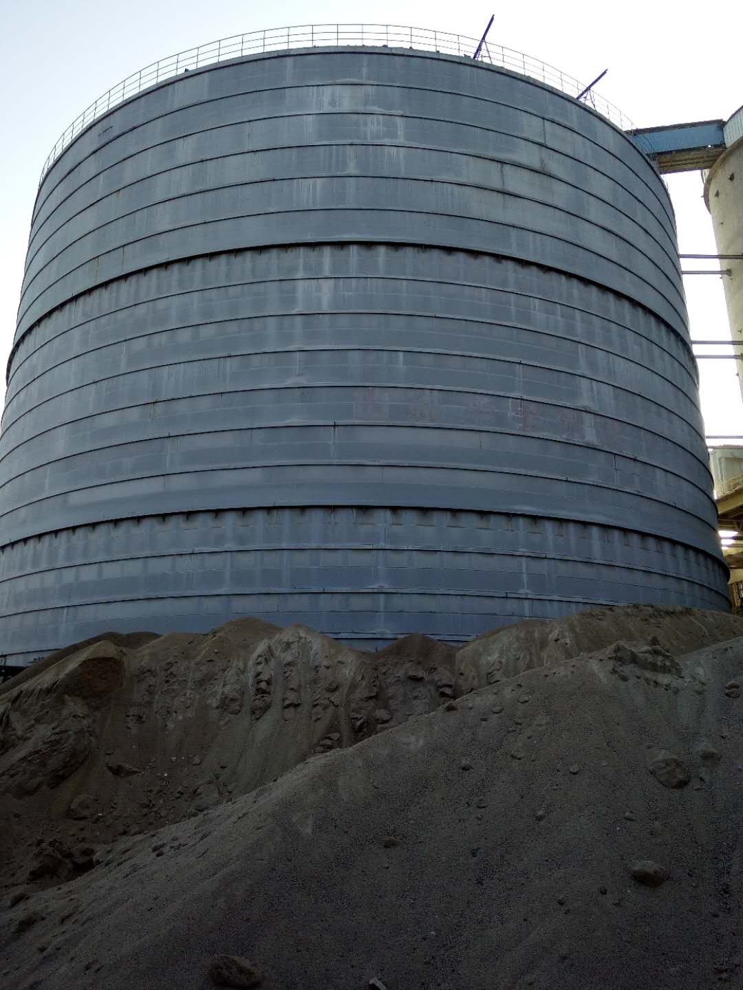 永州九嶷驕陽水泥廠4萬噸鋼板倉外貌